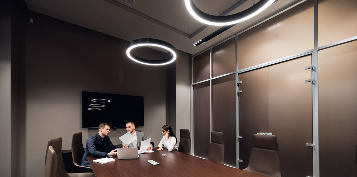 Intelligente LED-Beleuchtung mit Human-Centric Lighting steigert Produktivität um 25 % und senkt Rechnungen um 80 %